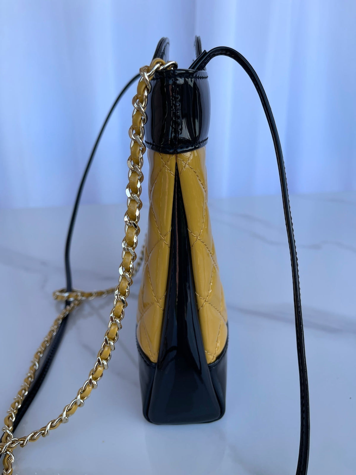 CHANEL MINI 23 SHOPPING BAG IN GLOSSY BLACK MIX MUSTARD YELLOW CALFSKIN