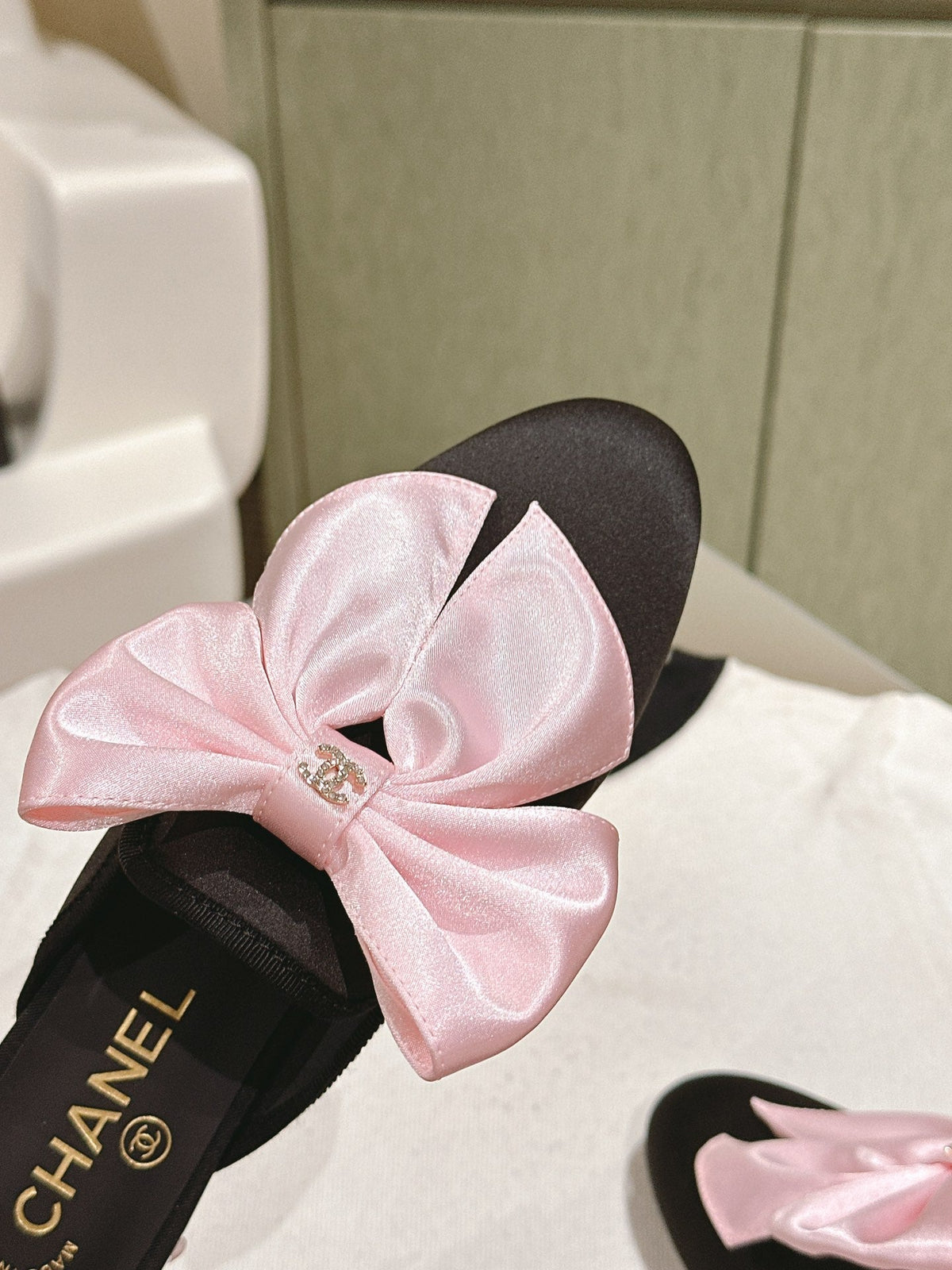CHANEL MULE WITH SILK LIGHT PINK BOW AND BLACK LAMBSKIN