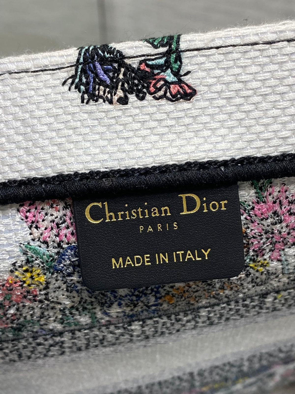 DIOR 25S LUCKY SMALL DIOR BOOK TOTE 26 IN WHITE MULTICOLOR DIOR STAR EMBROIDERY