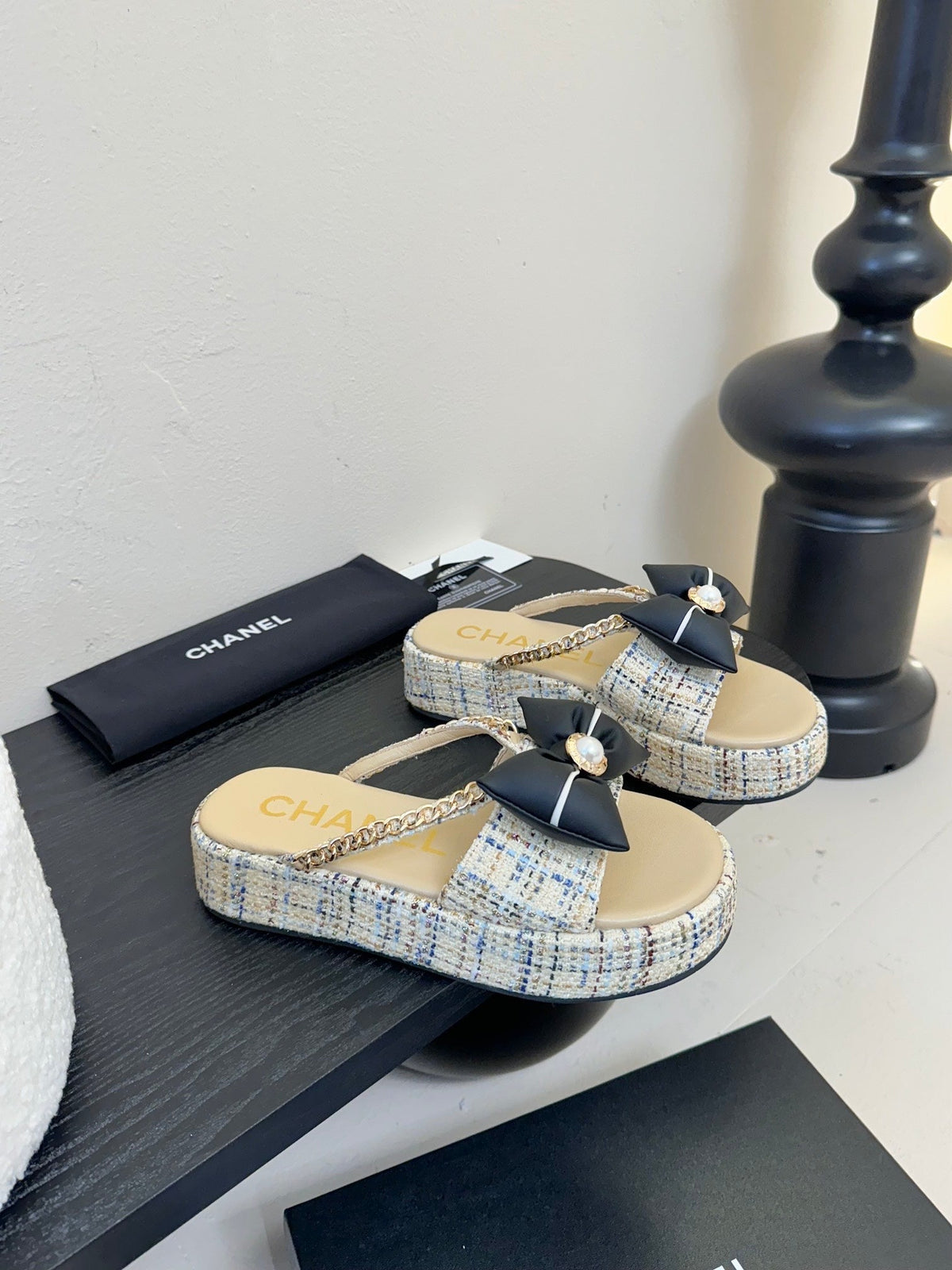 CHANEL PLATFORM FLIP-FLOPS IN BEIGE TWEED FABRIC