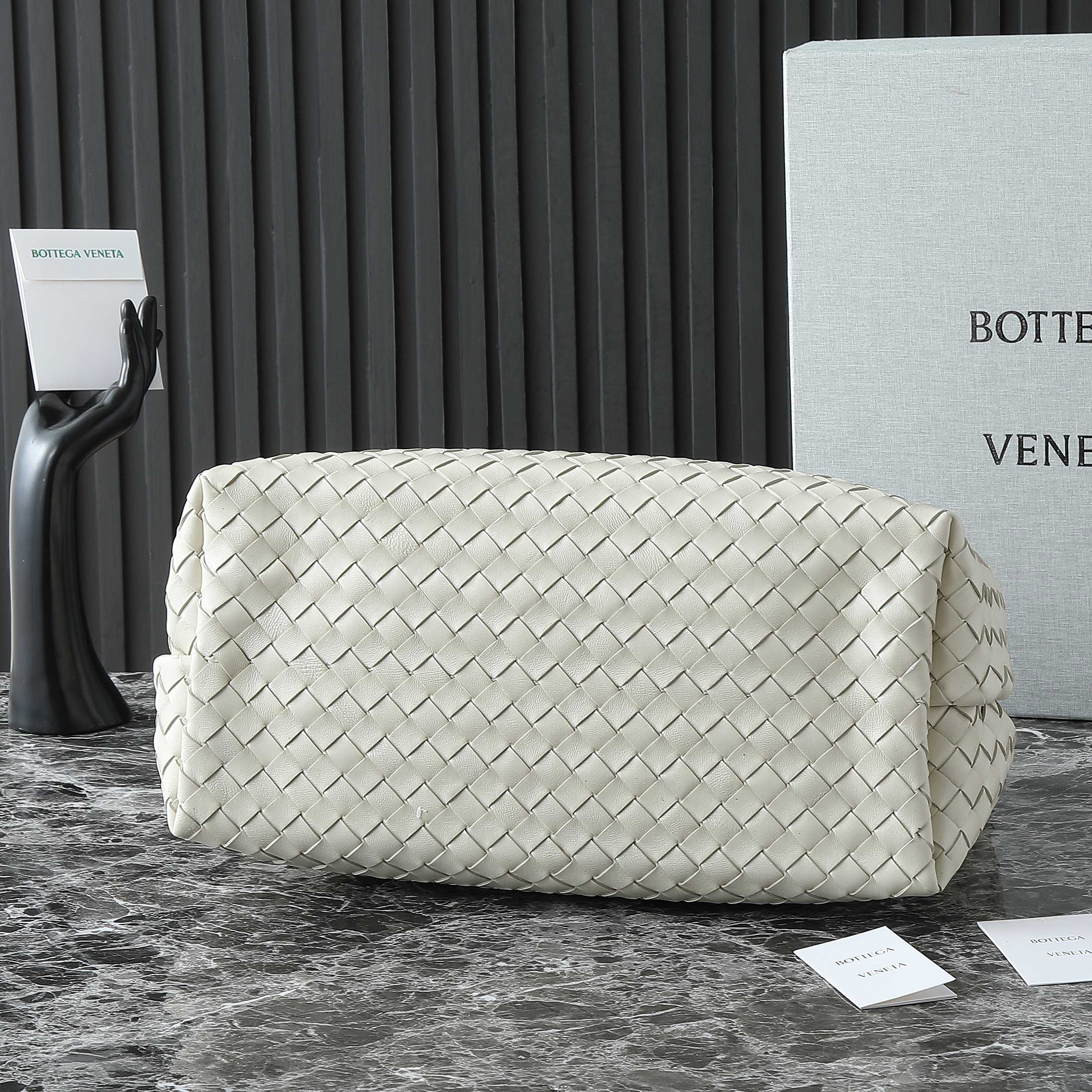 BOTTEGA VENETA 25S LARGE ANDIAMO 42 IN IVORY CALFSKIN GOLD HARDWARE