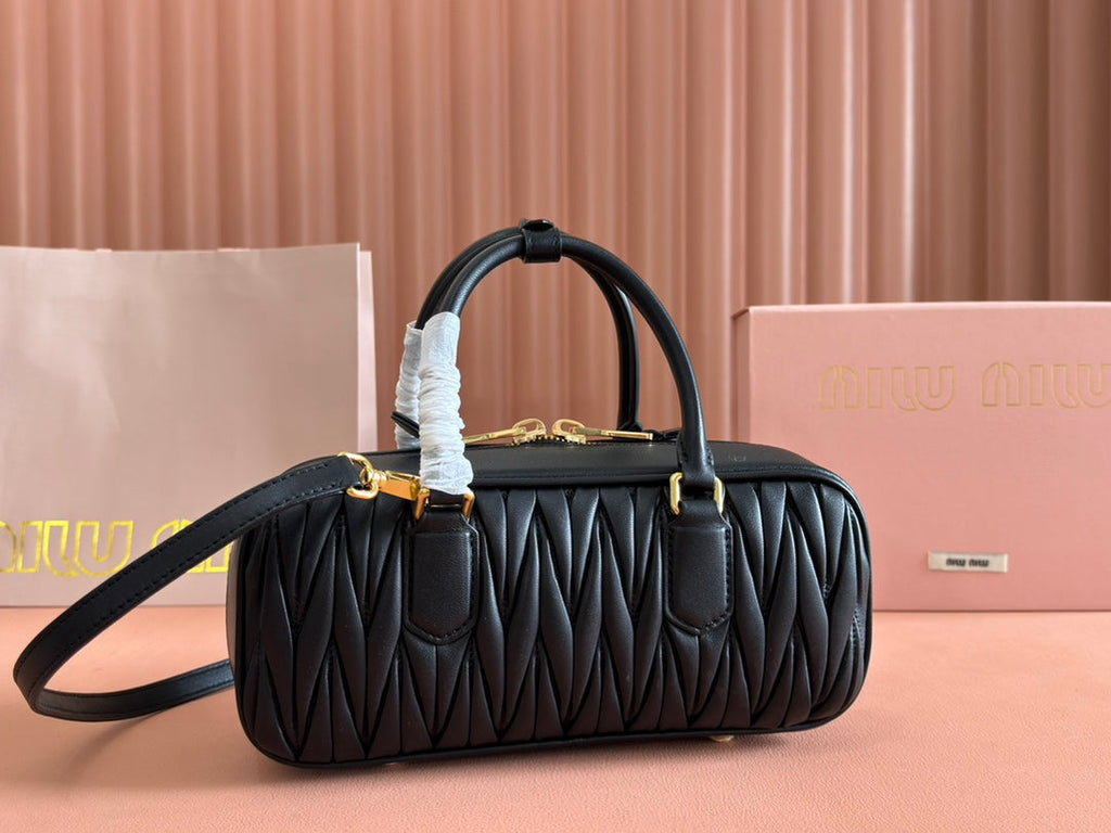 ARCADIE MATELASSÉ BAG 27 IN BLACK CALFSKIN GOLD HARDWARE