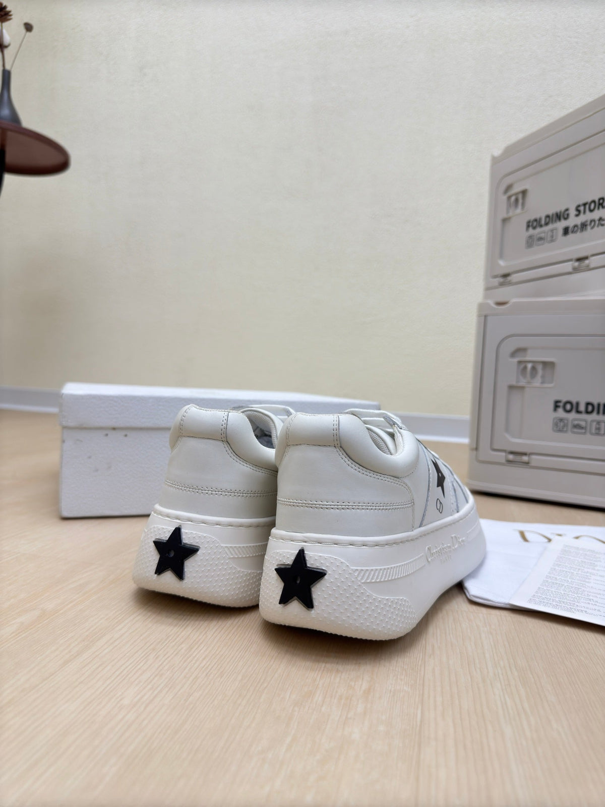 DIOR BLACK STAR PLATFORM SNEAKER IN WHITE CALFSKIN AND SUEDE