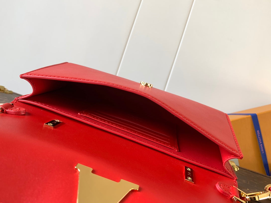 LOUIS VUITTON WALLET ON CHAIN CAPUCINES 23 IN RED SMOOTH CALFSKIN GOLD HARDWARE