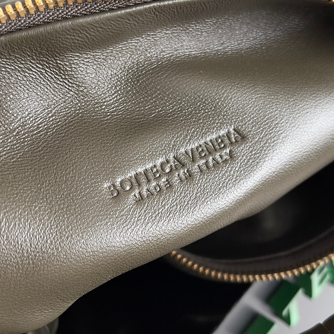BOTTEGA VENETA SMALL JODIE 36 IN KAKI LAMBSKIN